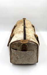 Borsa da viaggio in pelle e pelliccia naturale fatta a mano – Borsone artigianale “Apex” da 46 cm e borsa da fine settimana unisex unica