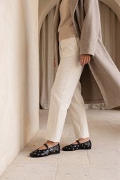 ALLI STUDS BLACK – Mary Janes mit Nieten aus glänzendem Leder VORBESTELLUNG