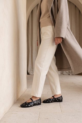 ALLI STUDS BLACK – Mary Janes mit Nieten aus glänzendem Leder VORBESTELLUNG
