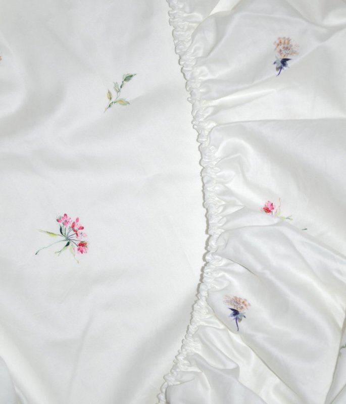 Satin-Spannbettlaken „Midsummer Back“.