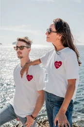 T-shirt patch coeur brodé