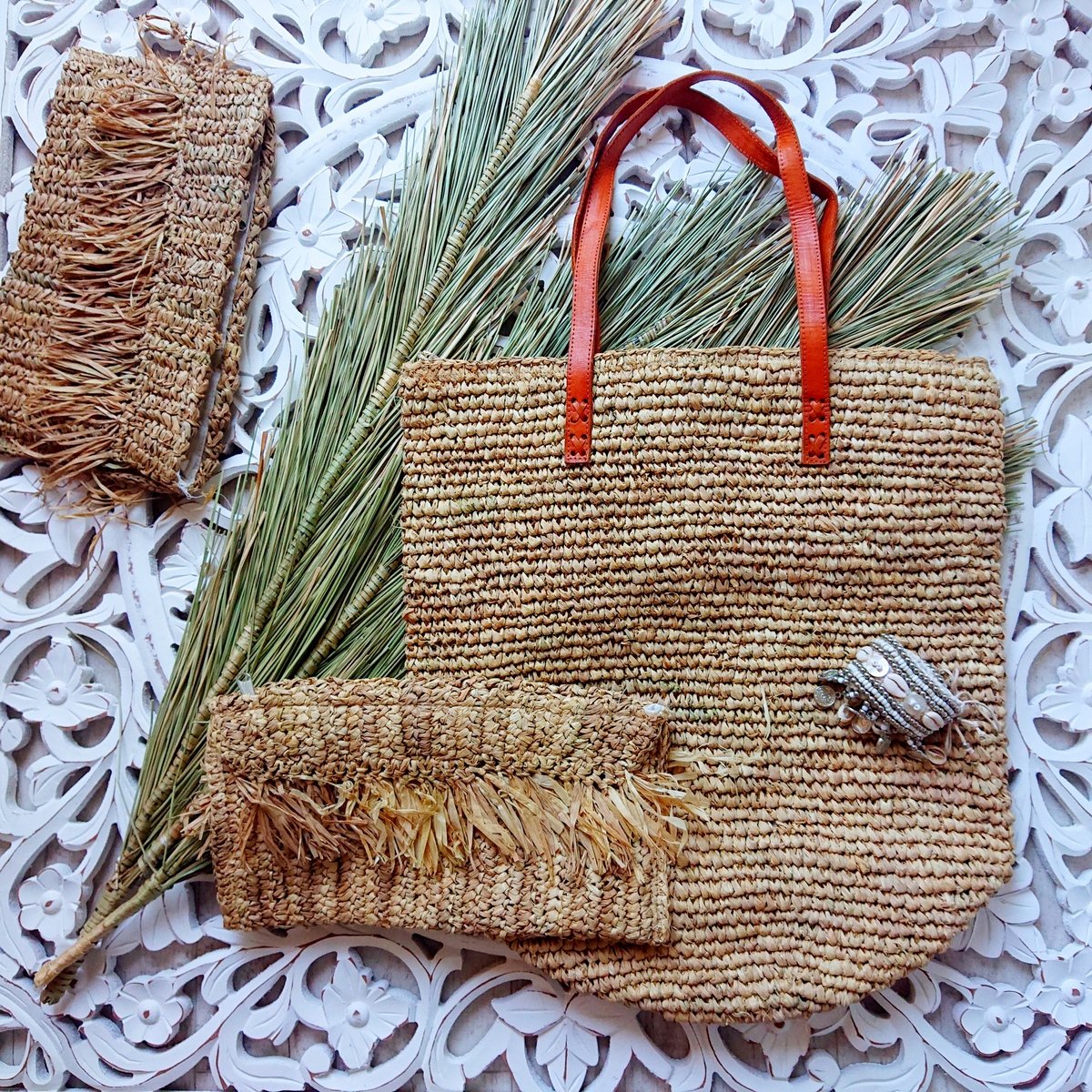 Donker beige Jemen etui in raffia met franje