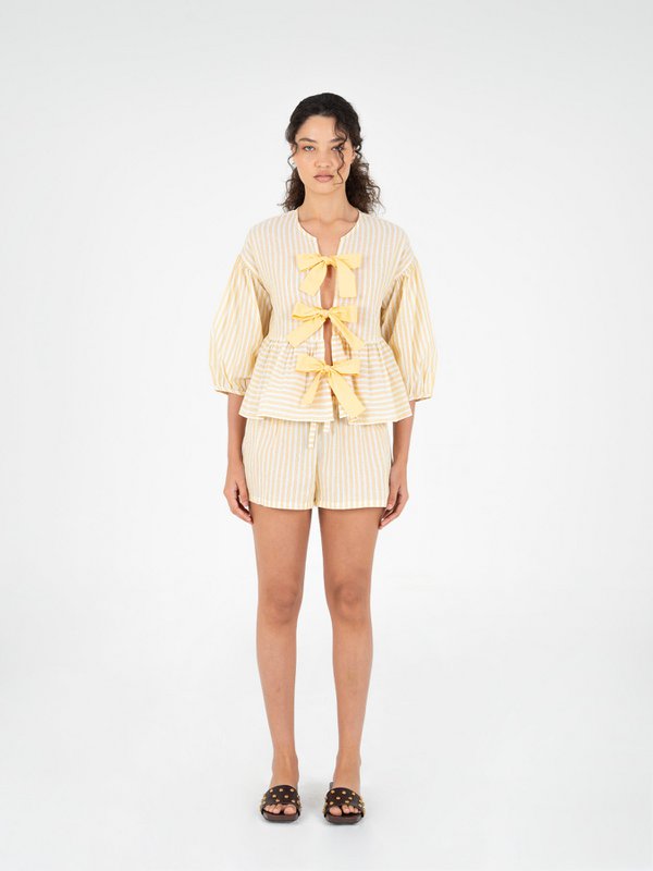 Gelb gestreiftes Spirit-Top
