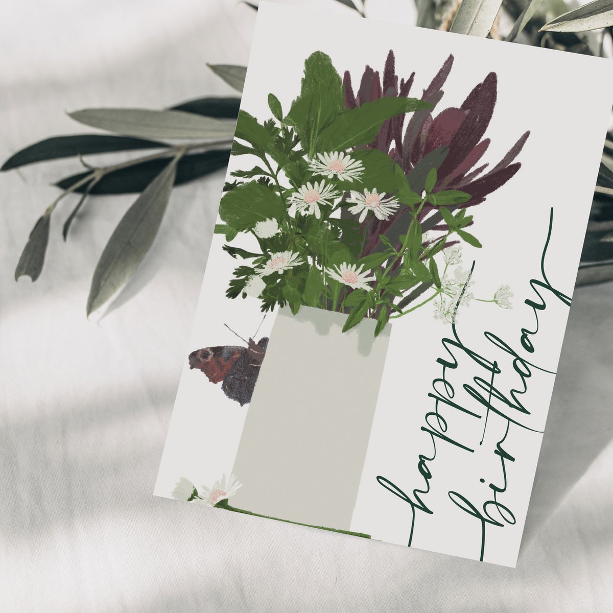 Geburtstagskarte 'happy birthday' mit Wildblumen-Vase und Schmetterling