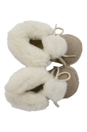 Soft, plush suede sheepskin slippers in a blush rose color, perfect for babies. Features a cozy, fluffy interior and a small size.