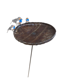 Métal grand bol de gorge bleue Birdfeeder sur bâton