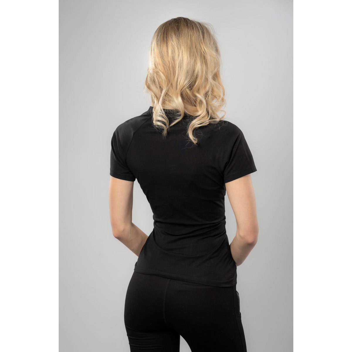 T-Shirt Empire Embodied Classic Venus coton bio Col V noir brodé
