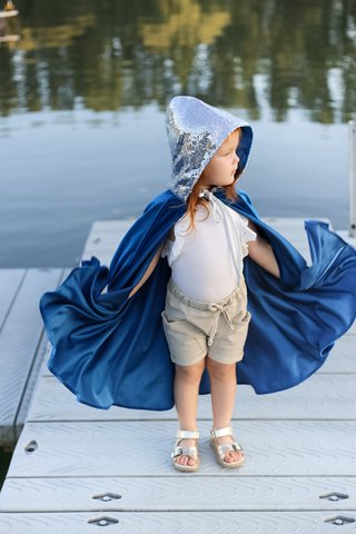Little Snow Queen Riding Hood” Zauberumhang