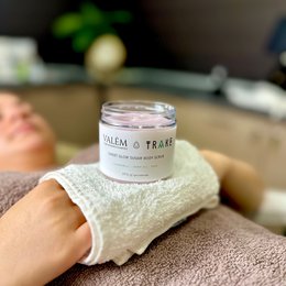 Sweet Glow Sugar Cody Scrub - Róża, rumianek i konopie - 200 ml | Exfoliate, Nourish & Brighten | Holistyczny rytuał spa