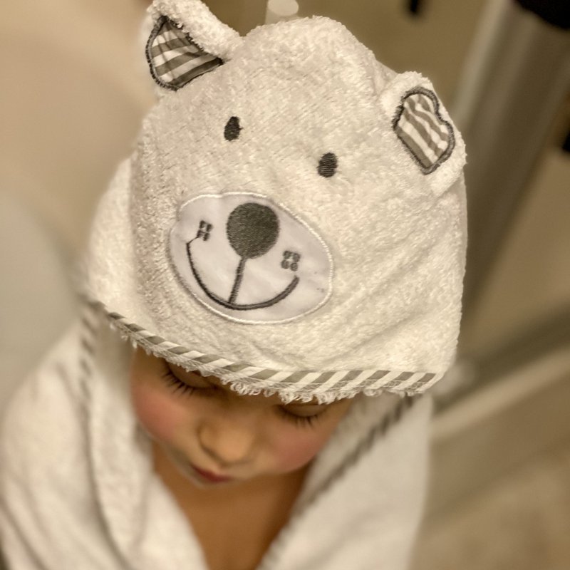 "Bear" hooded towel set made of bamboo fiber