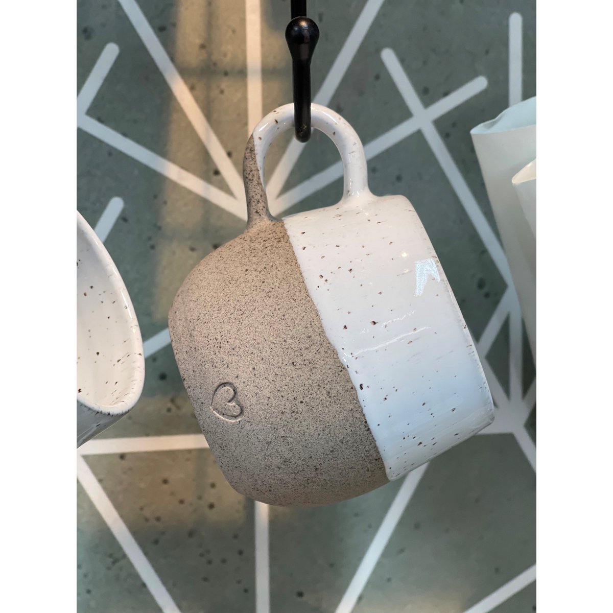 Steingut Tasse mit Henkel