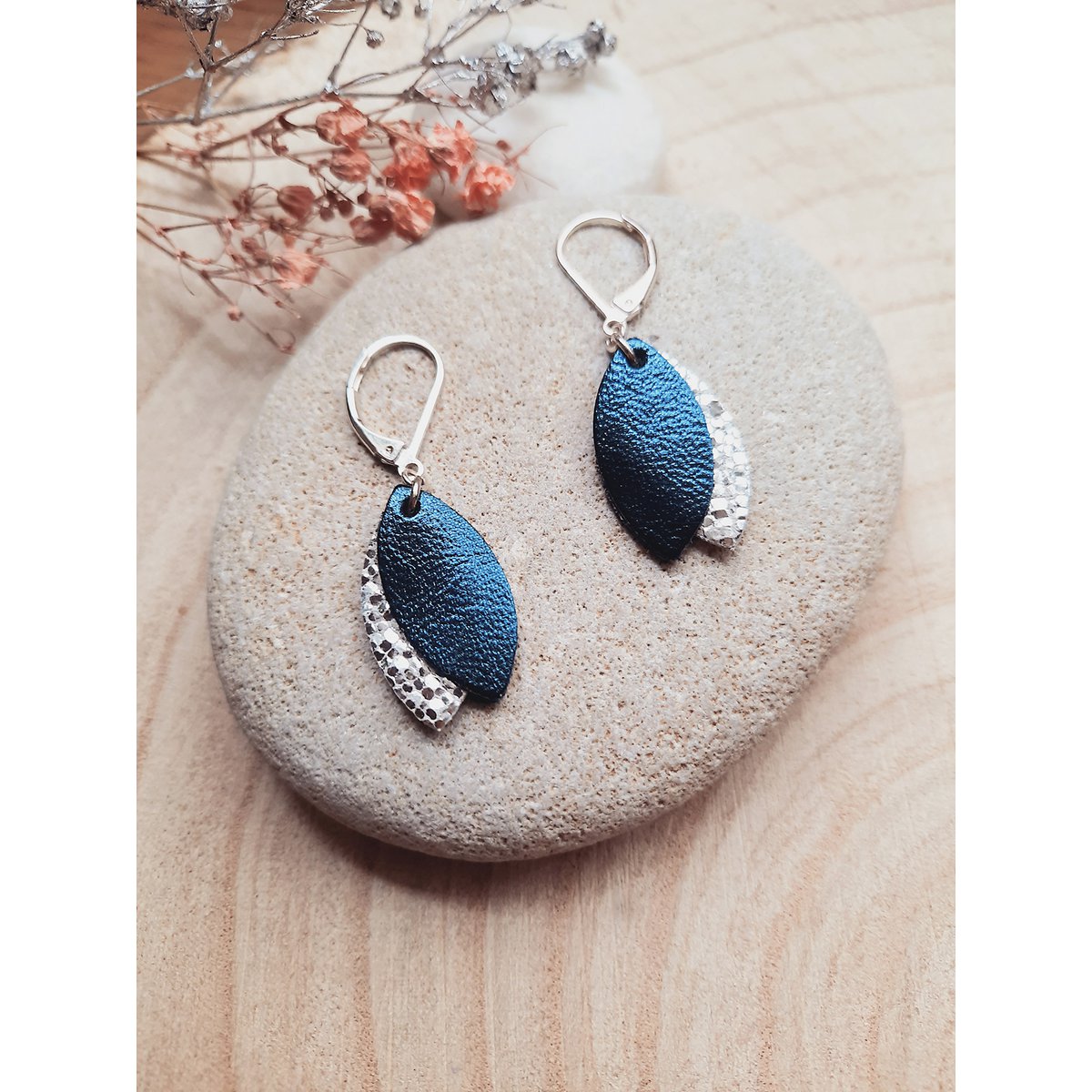 LES LOULOUS short earrings Petrol blue