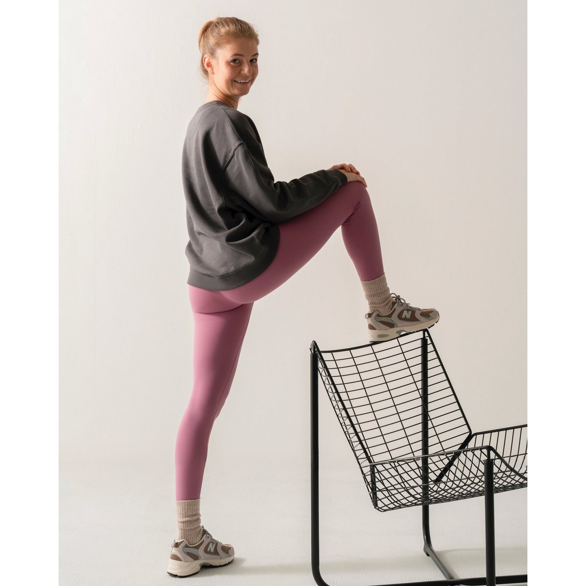Organic Sweatshirt, Enjoy Being Paused, Anthracite