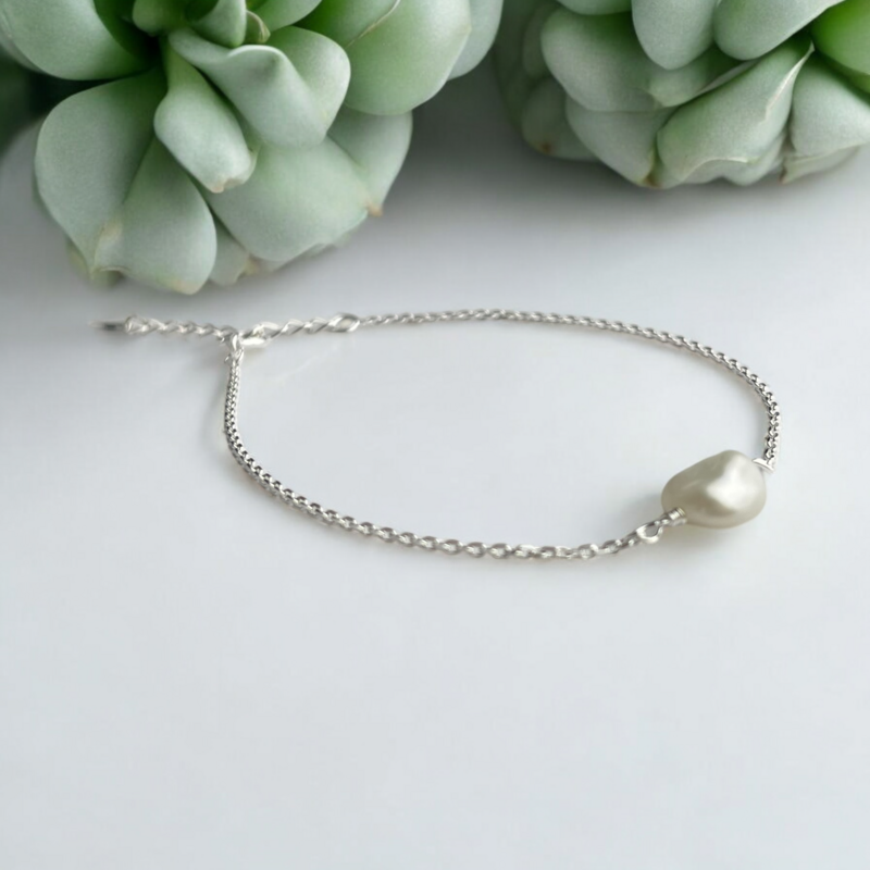 Elegant 925 Sterling Silver Bracelet with Wire Wrapped Baroque Keshi Pearl - 7cm + 4cm Extension | Timeless elegance in soft white, suitable for allergy sufferers - ARM925-27