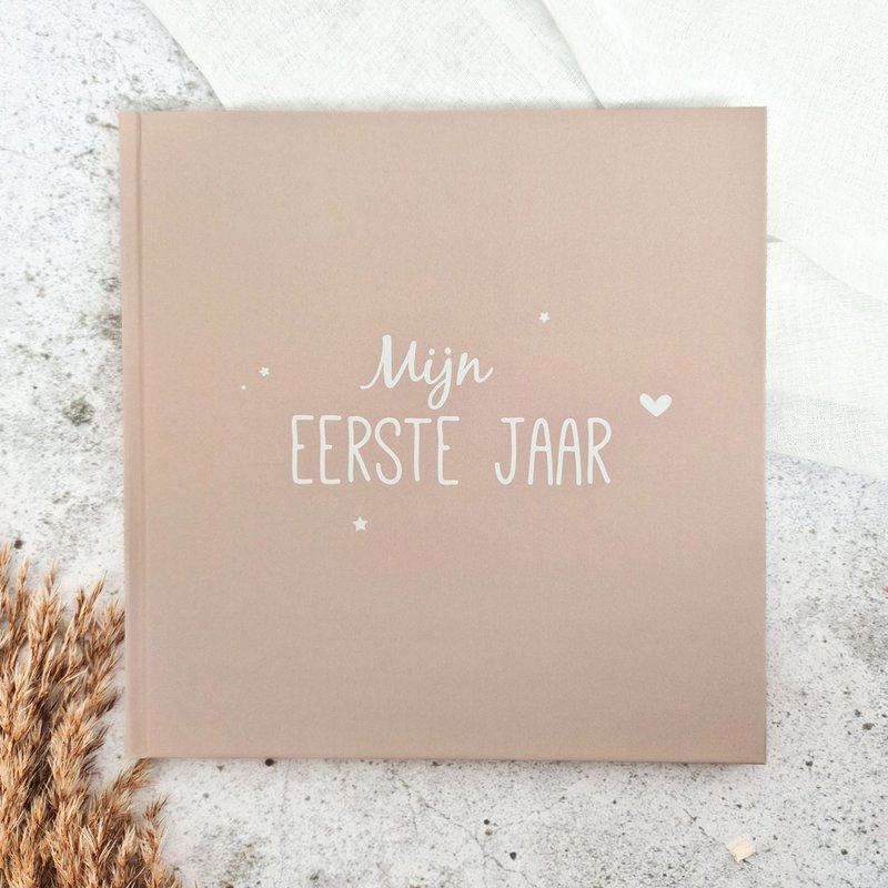 Første årbog | Beige l Sand