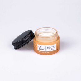Lippenbalsam mit recyceltem Hanfsamenöl und Sheabutter
