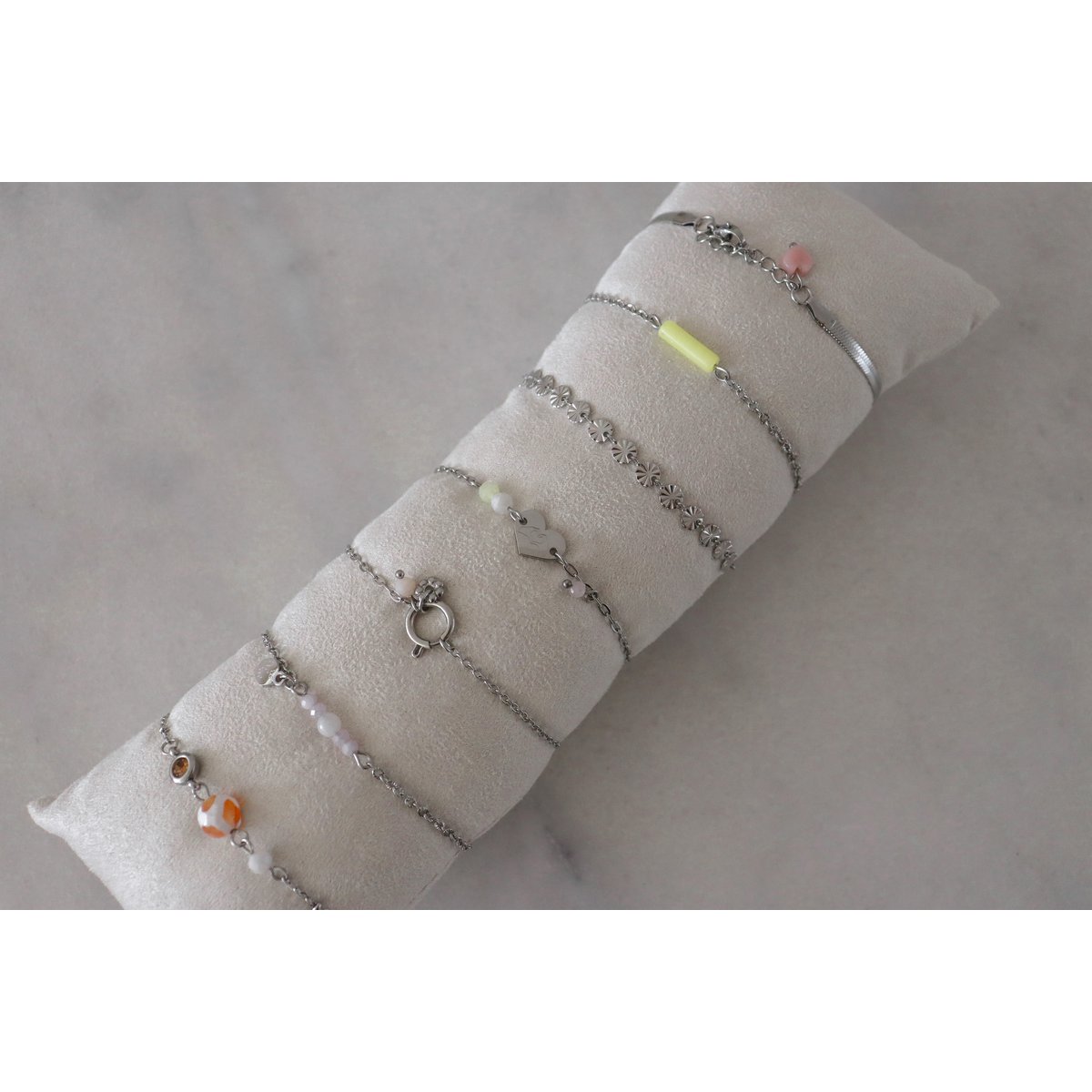 Kissen aus Samtarmbändern (ohne Armbänder)