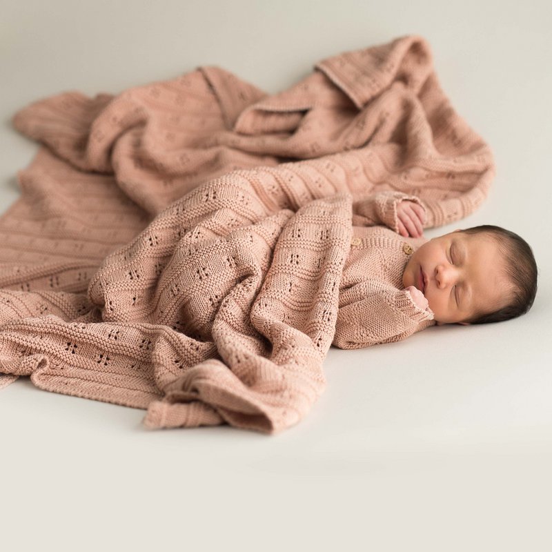 Babytæppe gennembrudt pink