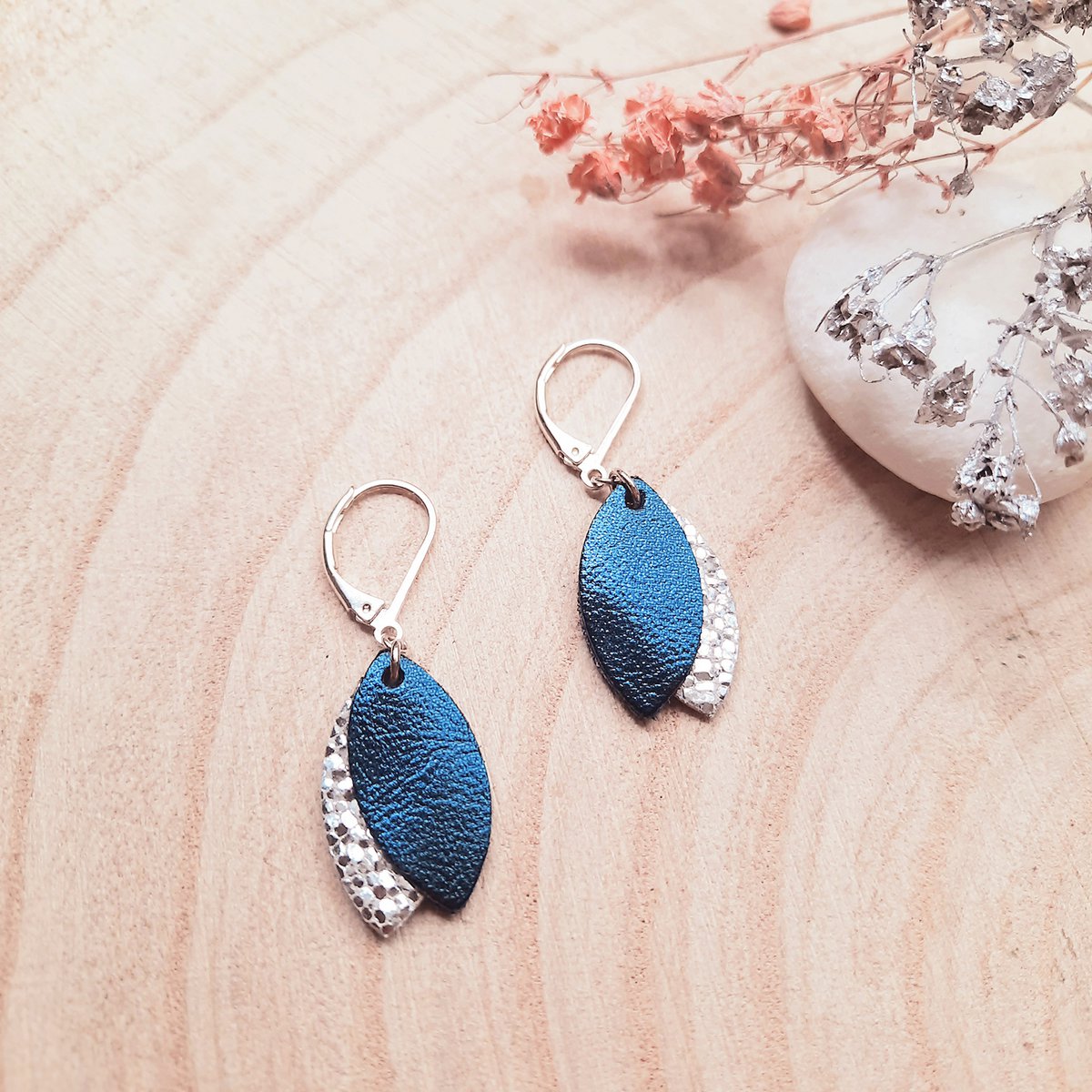 LES LOULOUS short earrings Petrol blue