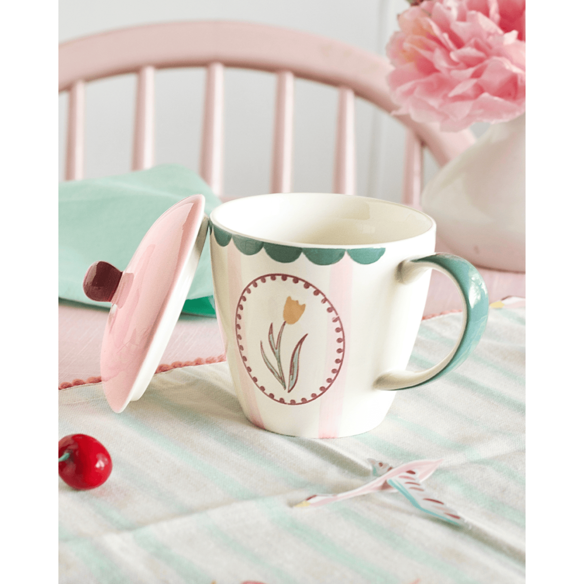 Handpainted Ceramic Coffee Mug With Lid - Floral Design, 385ml