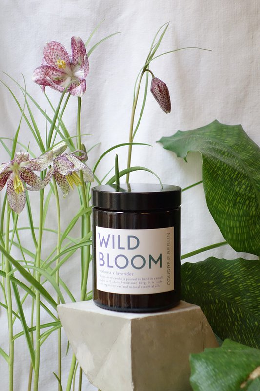 vild blomst / ESSENTIALS Duftkerze