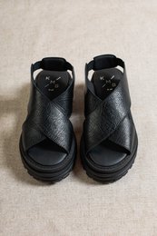 DAFNE BLACK - Cross-Strap Sandals with Chunky Sole