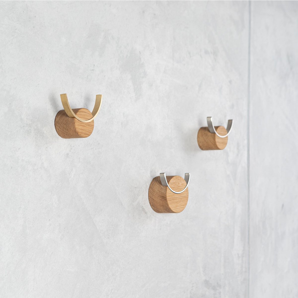 Wall hook DEER, oak, brass