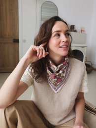  Pink floral patterned scarf, lightweight fabric, versatile styling, child-sized 50cm length, decorative border design.