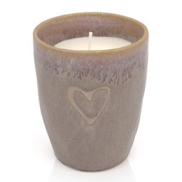 Stoneware candle in the “Heart” cup sand