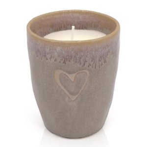 Stoneware candle in the “Heart” cup sand