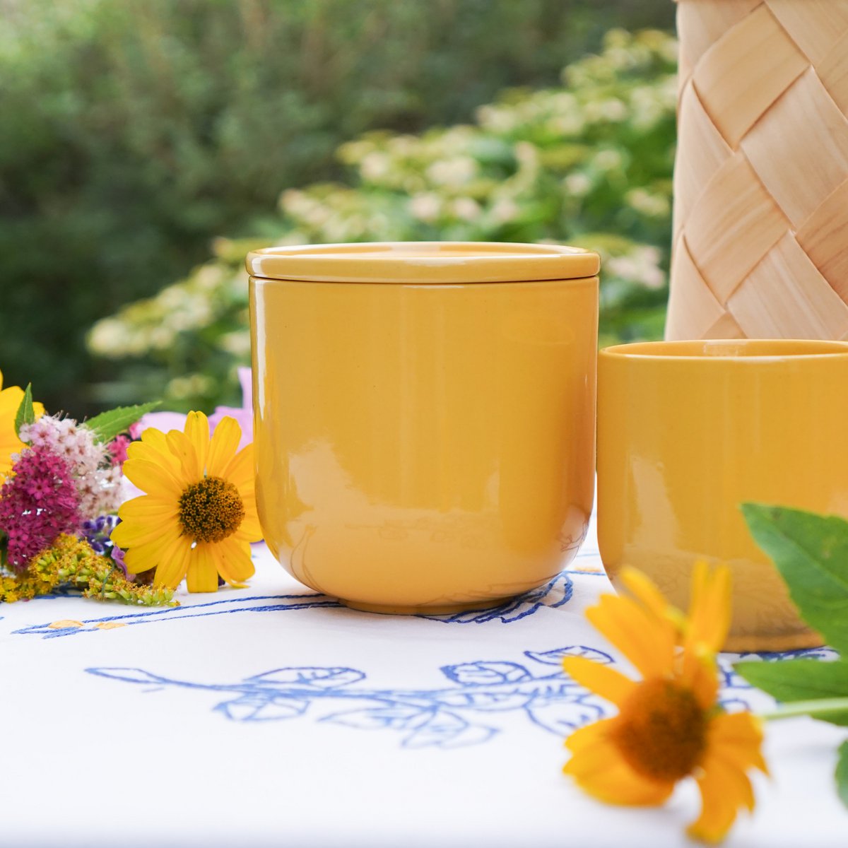 Großer Becher Mox Hollyhock - late summer yellow - 500ml - ohne Deckel