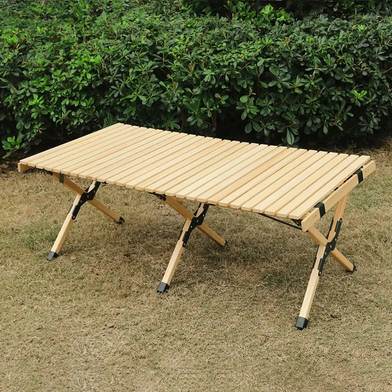 Klappbarer Holztisch zum Camping