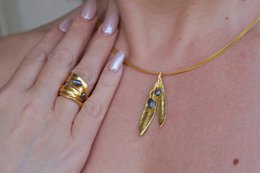 Anillo Hoja de Olivo: Latón Reciclado con Rodio Negro, Ajustable