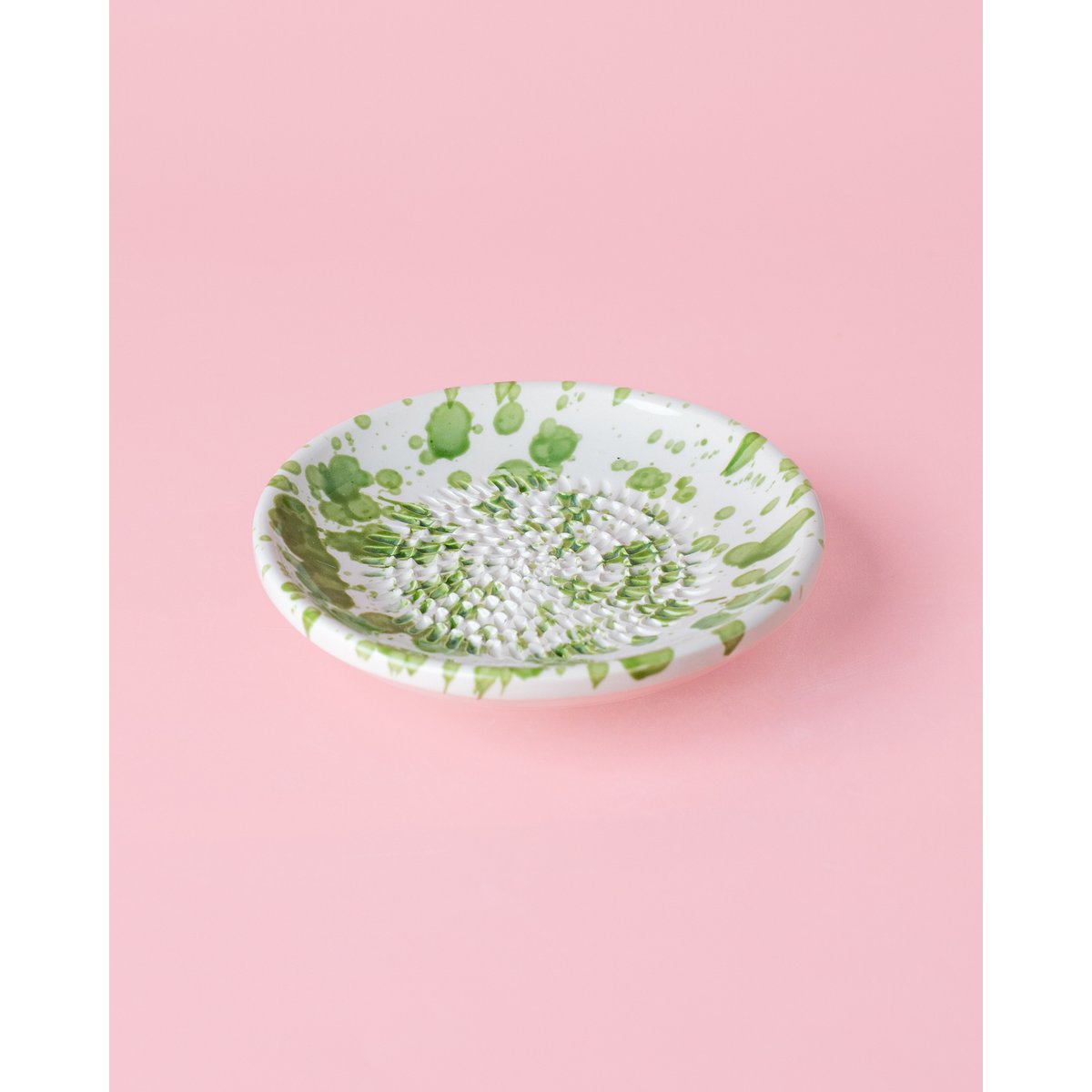 Ceramic Plate Garlic and small cheese gravel