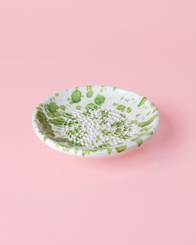 Ceramic Plate Garlic and small cheese gravel