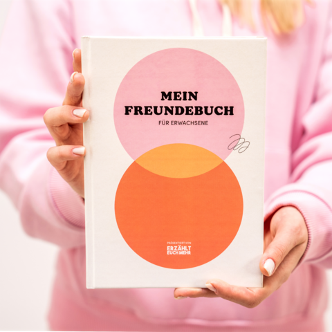 Freundebuch für Erwachsene - 100 individuelle Seiten - Platz für 30 Freunde - Top Geschenkartikel