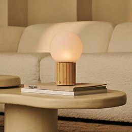 Nadine lysebrun genopladelig bordlampe