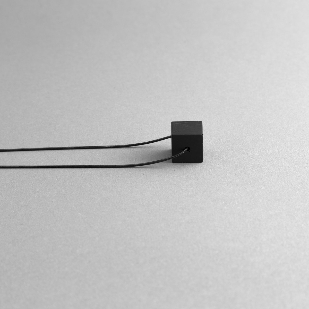 MODULOUNO - Współczesny minimalistyczny naszyjnik