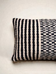 Heritage Line kussen - zwart - 40 x 60 cm