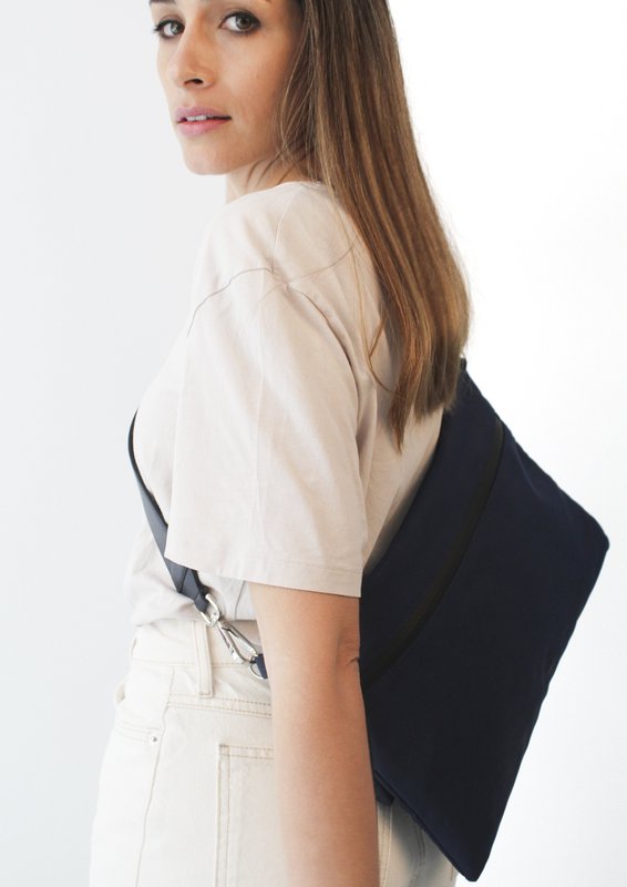 CARMEN TAS | BLAUW