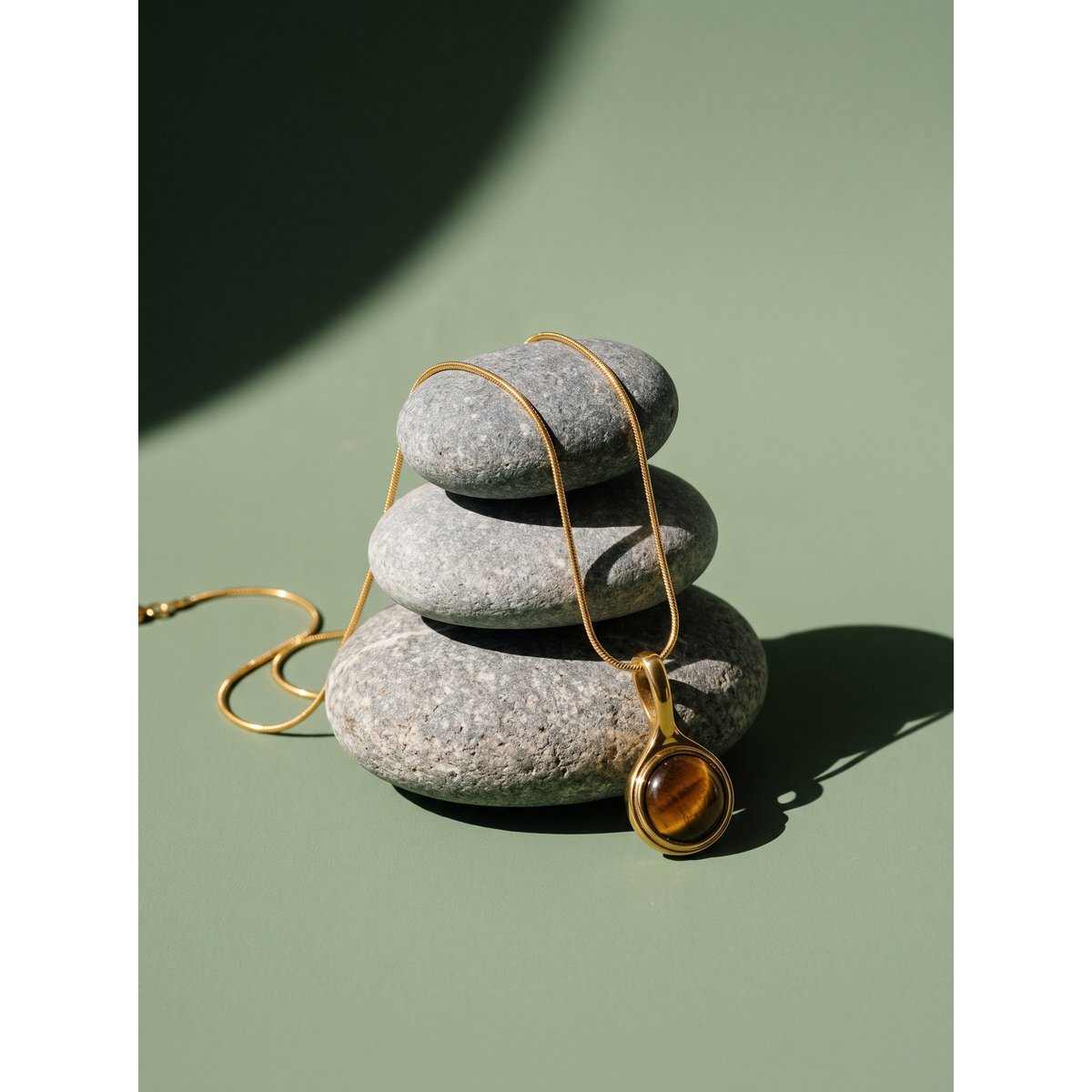 Cecile – Collar con Colgante de Piedra Natural – Dorado