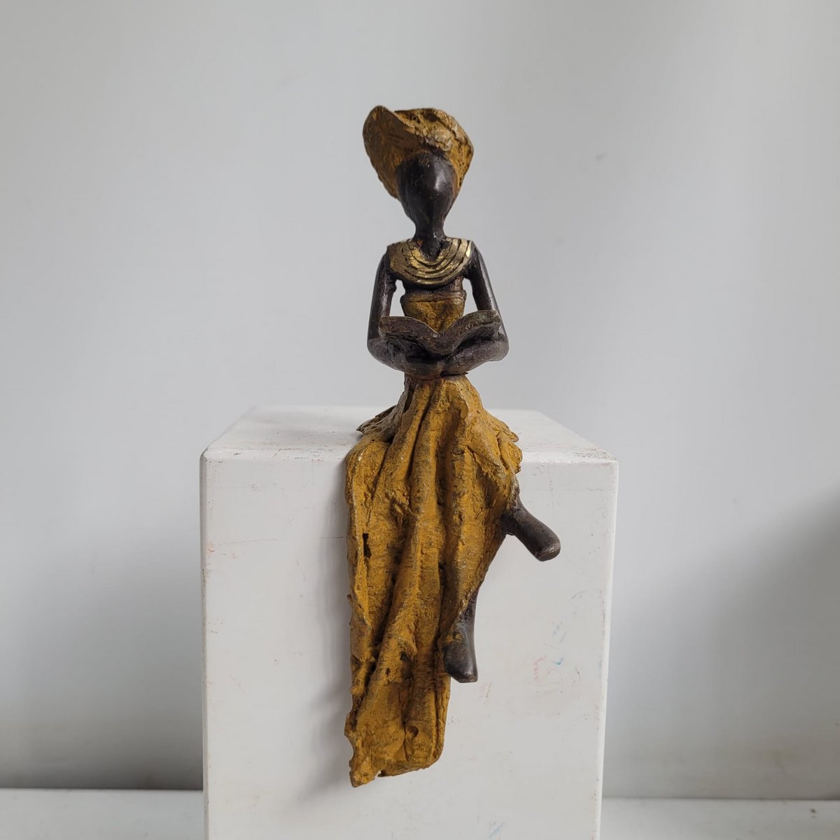 Bronze-Skulptur "Sitting Woman" af Hamed Nikiema | 16 cm | Unikate