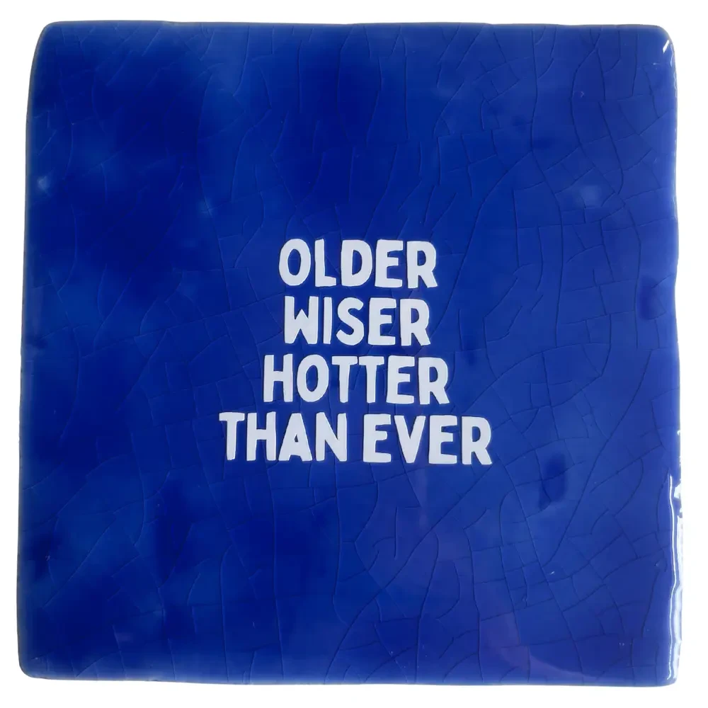 Older wiser hotter than ever  - signature tegel