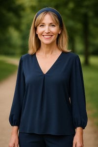 Fluid Navy Tapoka Tapoka getippt lankisch -schwach -Puffärmel - schicker und zeitgenössischer Look