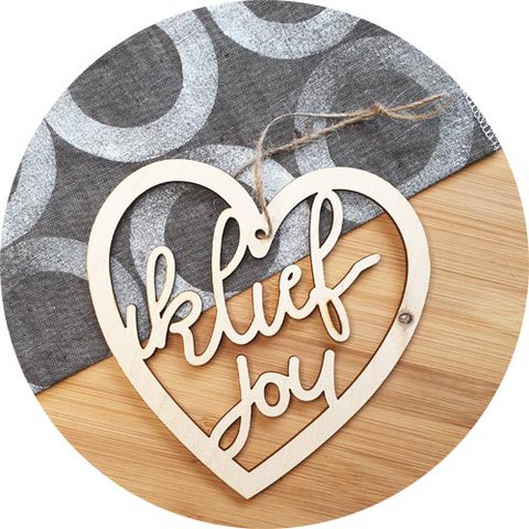 Wooden love heart with texts. "I'm on you" and "I love you".
