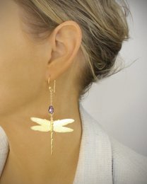 Rhodinierte Libellenohrringe mit Tansanitkristallen