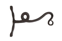 Black metal wall hook with a curled design, measuring 21 cm x 26 cm, suitable for hanging coats, bags, and other items.
