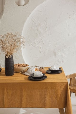 Nachhaltige Tischdecke aus reinem Leinen in Senf
