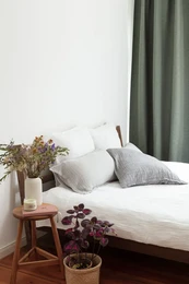 White cotton bedding set with a gauze texture, available in various sizes including 240 x 220 cm, 140 x 200 cm, and options with or without pillowcases.