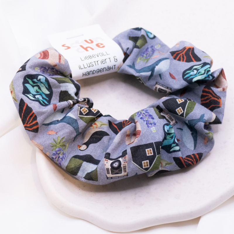 Fascia per capelli Scrunchie Island Scandinavia Nord - fascia per capelli illustrata e cucita a mano